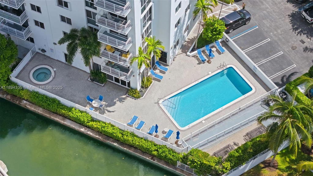 Real estate property located at 1688 West Ave #1004, Miami-dade, West Bay Plaza Condo, Miami Beach, FL