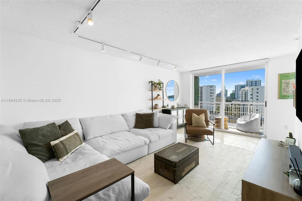 Real estate property located at 1688 West Ave #1004, Miami-dade, West Bay Plaza Condo, Miami Beach, FL
