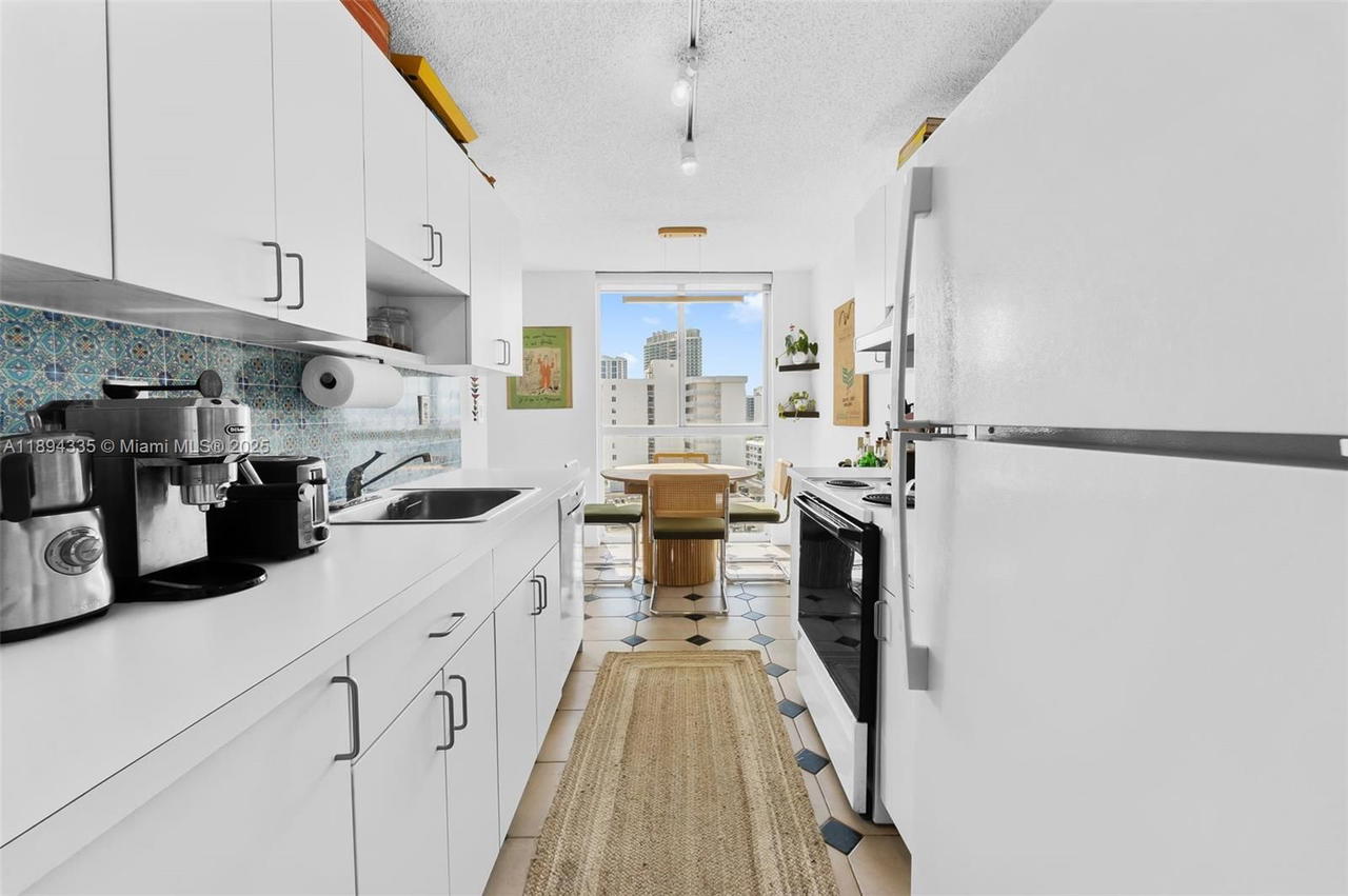 Real estate property located at 1688 West Ave #1004, Miami-dade, West Bay Plaza Condo, Miami Beach, FL