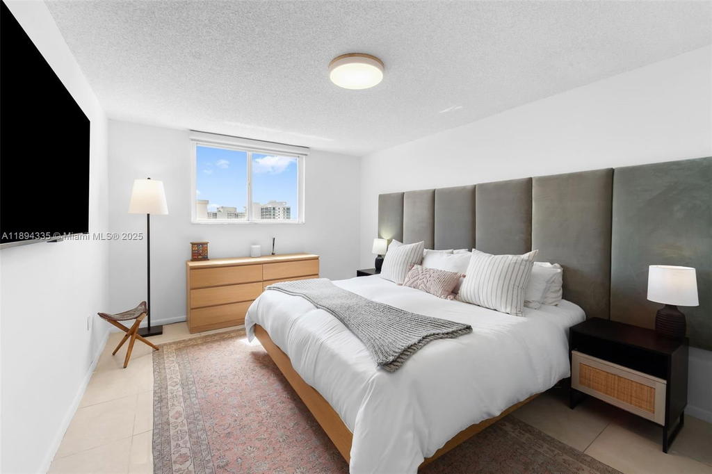 Real estate property located at 1688 West Ave #1004, Miami-dade, West Bay Plaza Condo, Miami Beach, FL