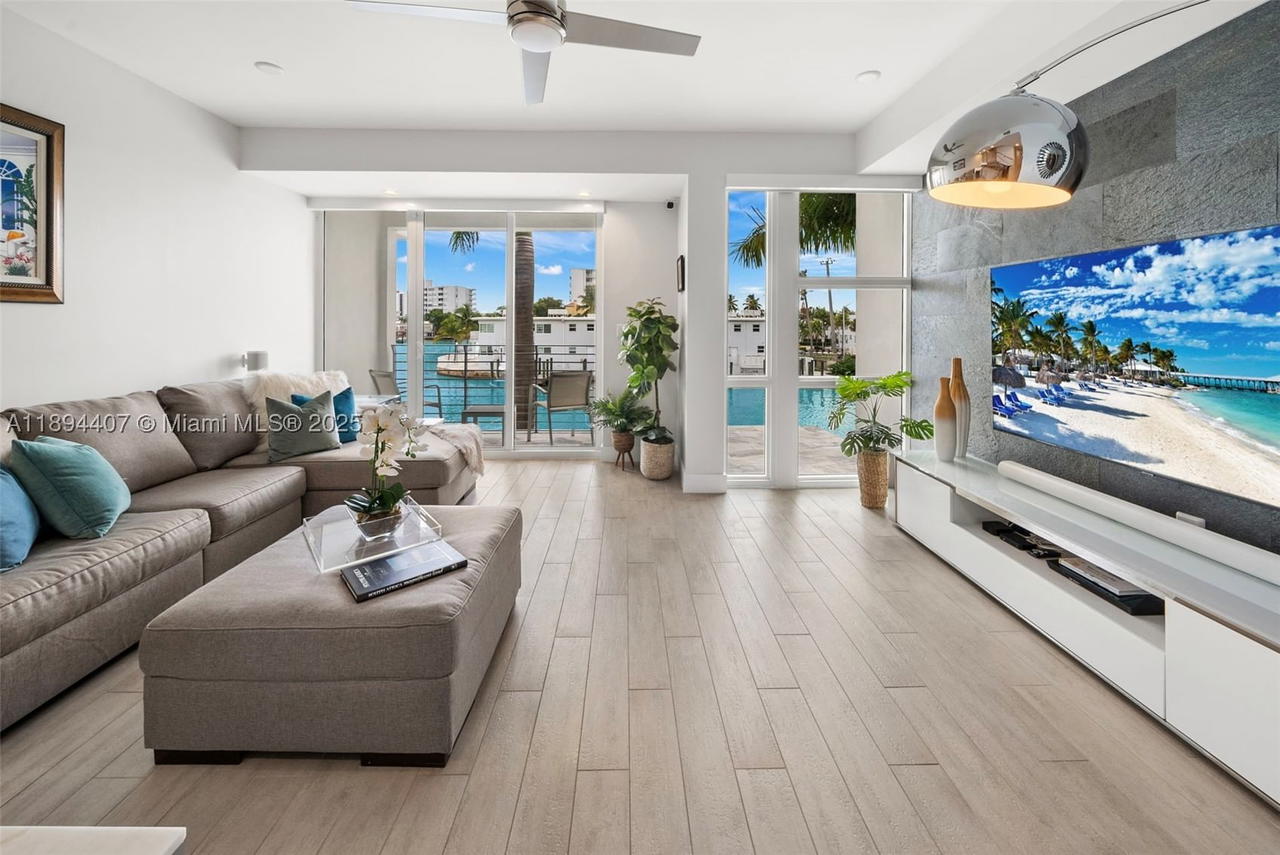 Real estate property located at 33 Shore Dr #33, Miami-dade, North Isle Of Normandy, Miami Beach, FL