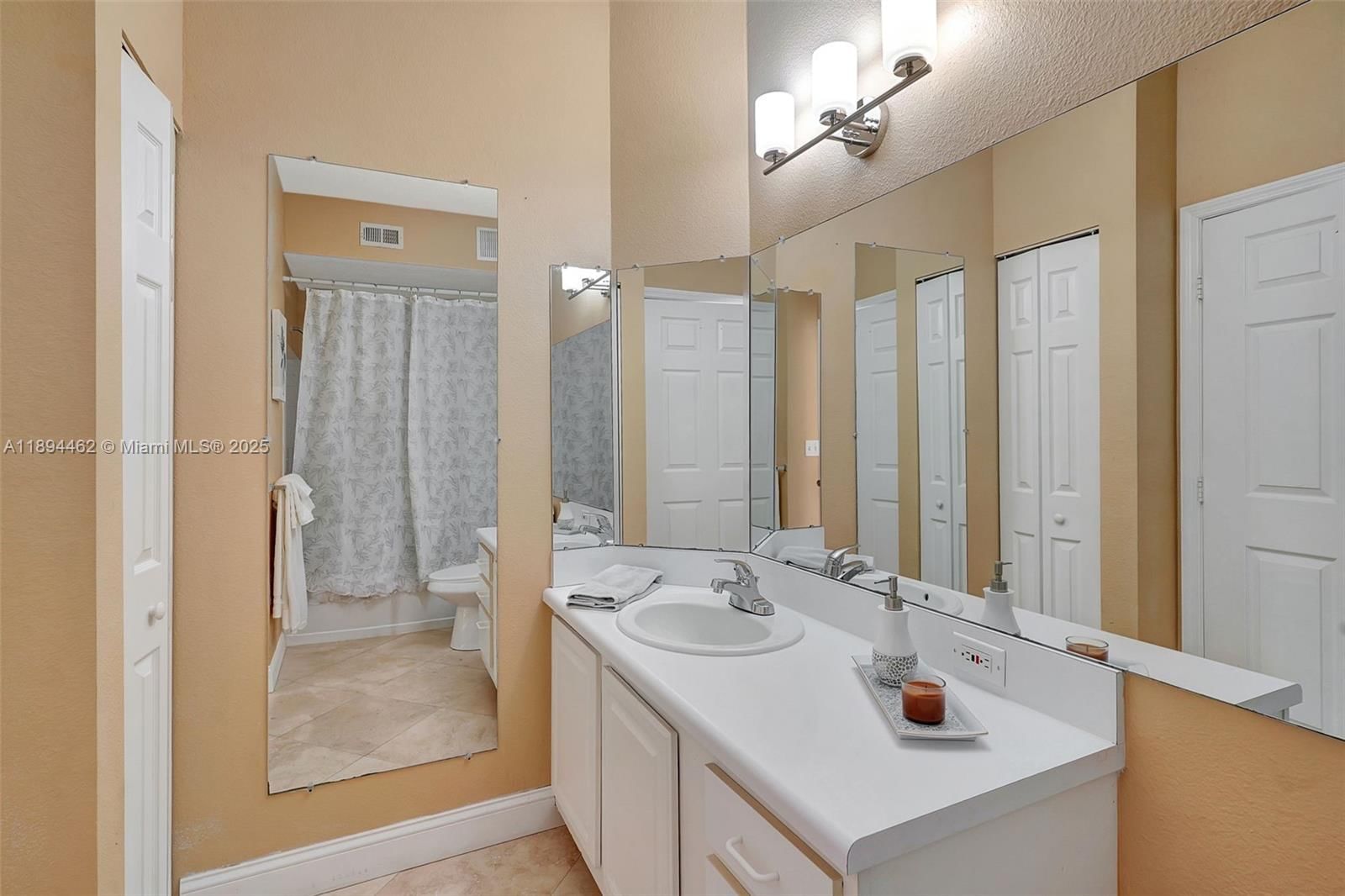 Real estate property located at 11510 Villa Grand #407, Lee, Royal Greens, Fort Myers, FL