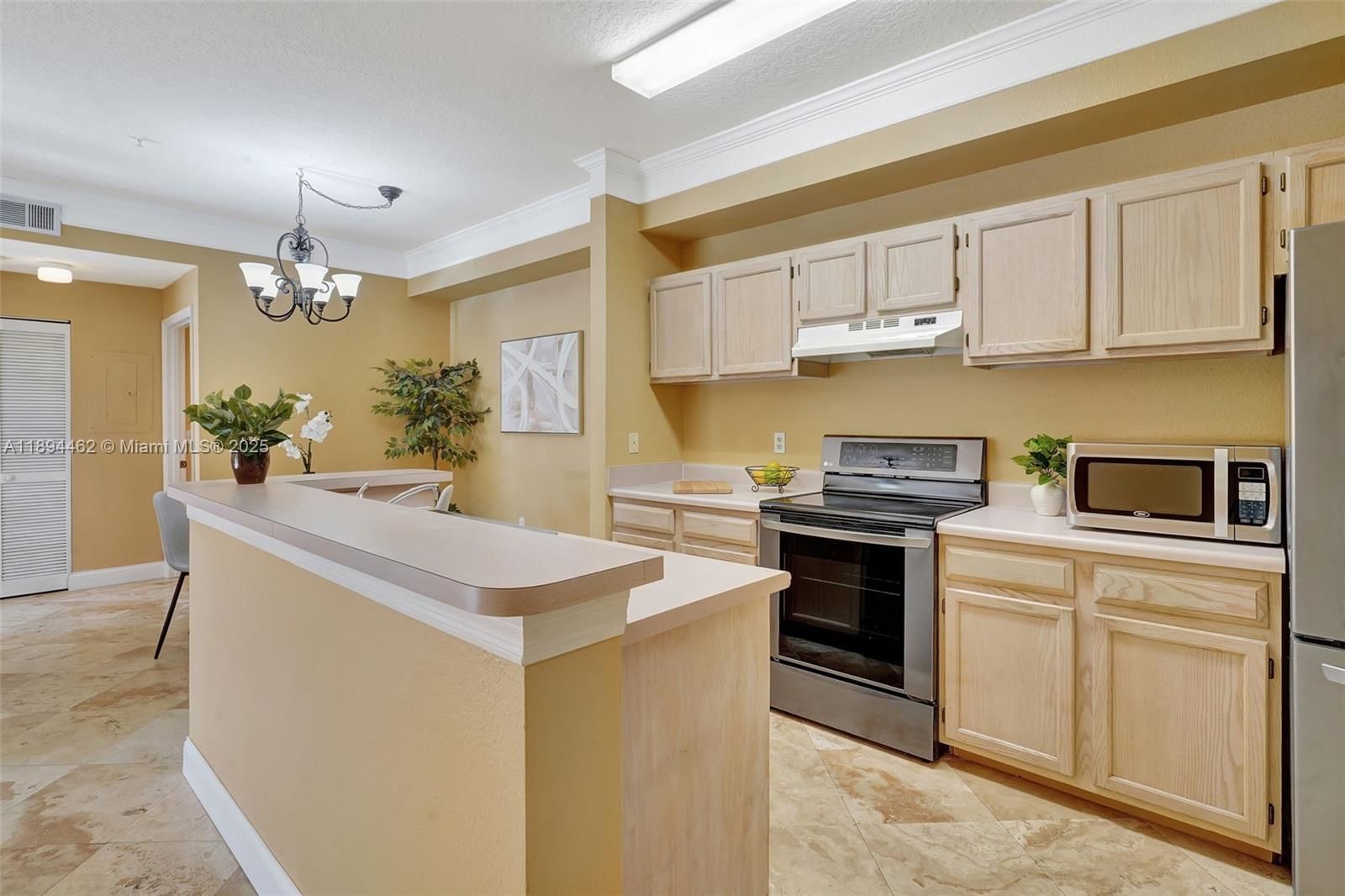 Real estate property located at 11510 Villa Grand #407, Lee, Royal Greens, Fort Myers, FL