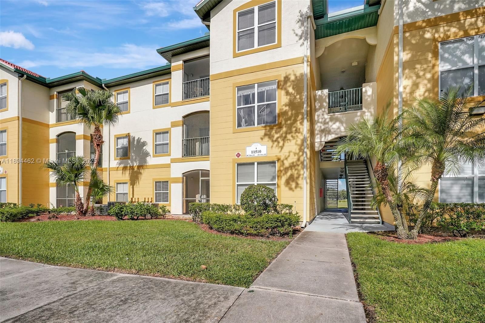 Real estate property located at 11510 Villa Grand #407, Lee, Royal Greens, Fort Myers, FL