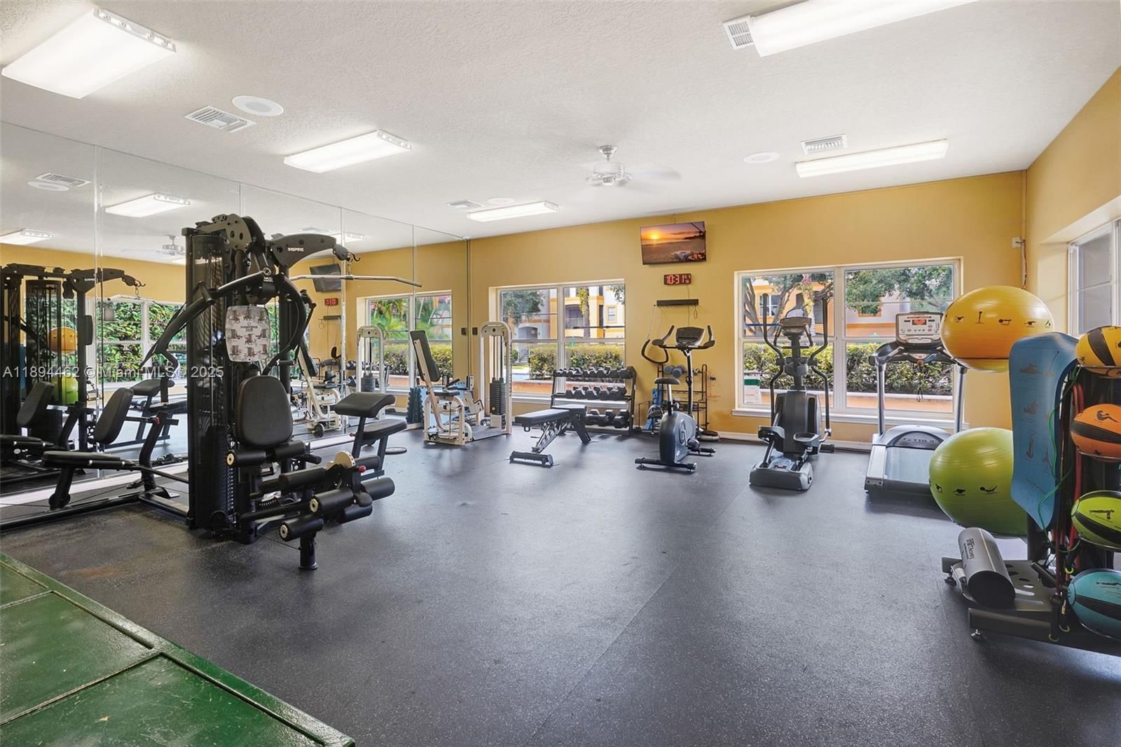 Real estate property located at 11510 Villa Grand #407, Lee, Royal Greens, Fort Myers, FL