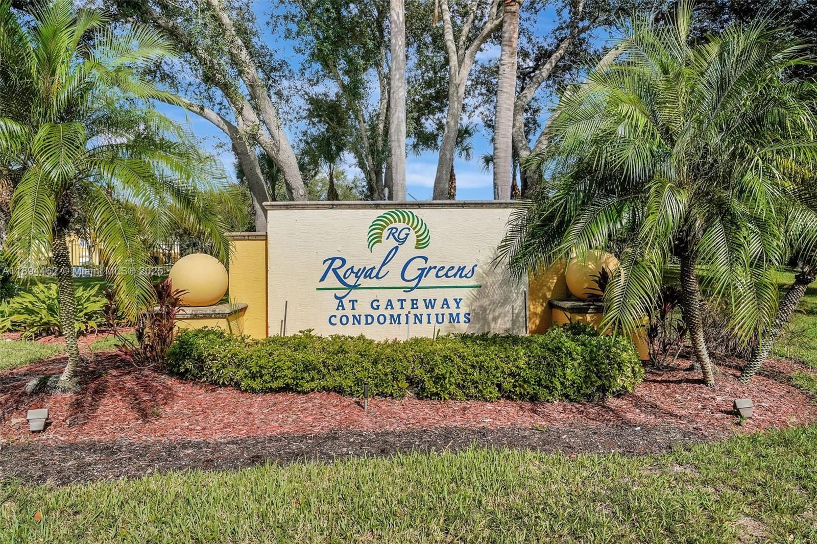 Real estate property located at 11510 Villa Grand #407, Lee, Royal Greens, Fort Myers, FL