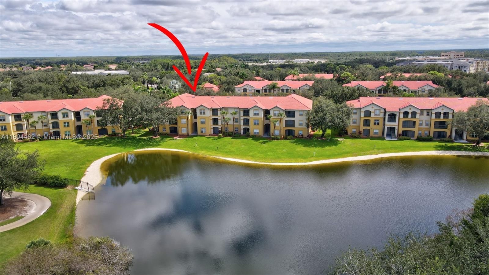 Real estate property located at 11510 Villa Grand #407, Lee, Royal Greens, Fort Myers, FL