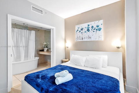 Real estate property located at 1036 Ocean Dr B205, Miami-dade, The Strand On Ocean Drive, Miami Beach, FL