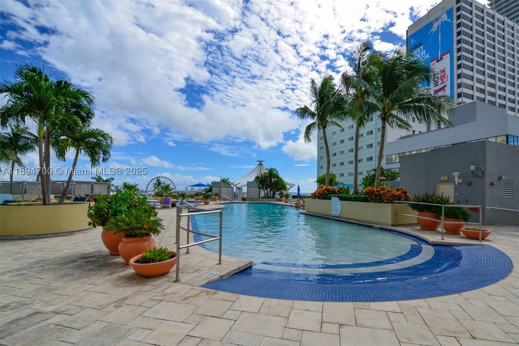 Real estate property located at 253 2nd St #3902, Miami-dade, Vizcayne South Condo, Miami, FL