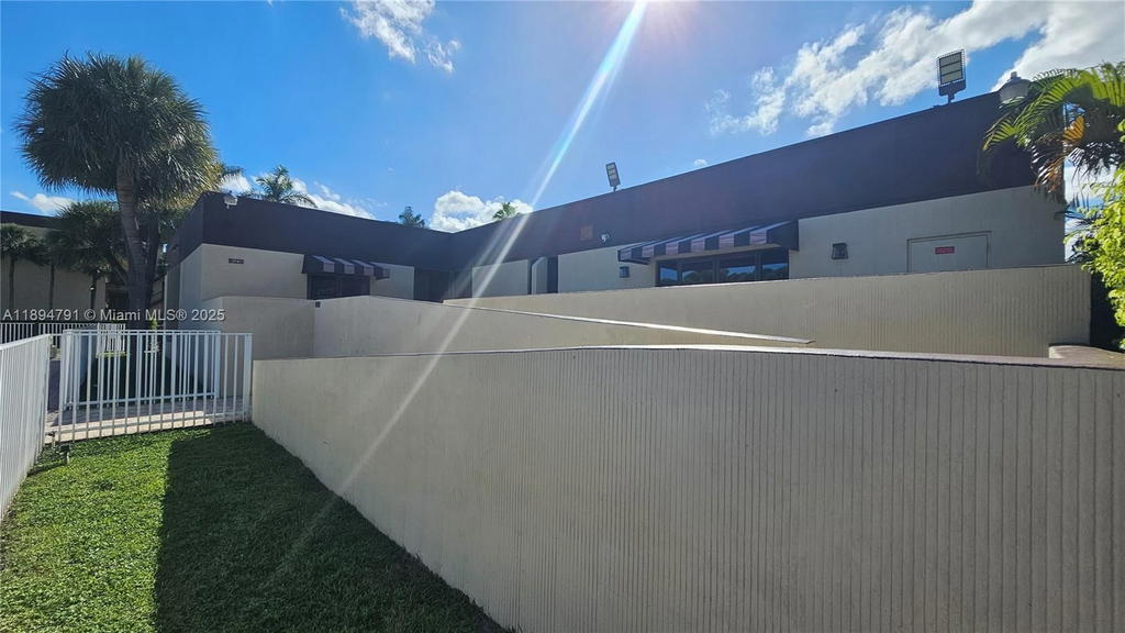 Real estate property located at 3341 47th Terrace #112, Broward, Cypress Chase North No 1, Lauderdale Lakes, FL