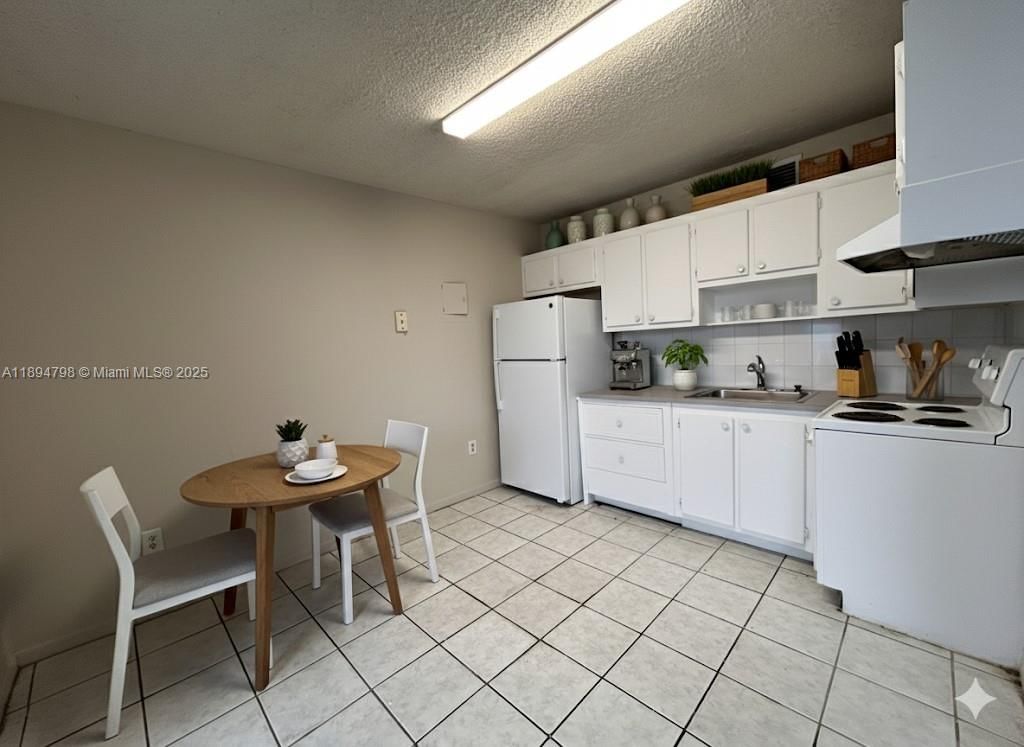 Real estate property located at 9460 Fontainebleau Blvd #421, Miami-dade, Bleau Grotto Condo, Miami, FL