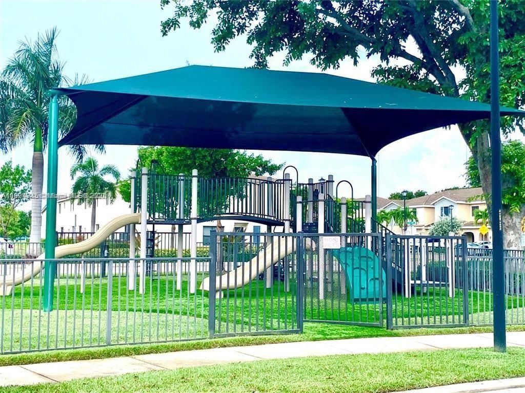 Real estate property located at 404 194th Ter, Miami-dade, Champion Lakes, Miami, FL