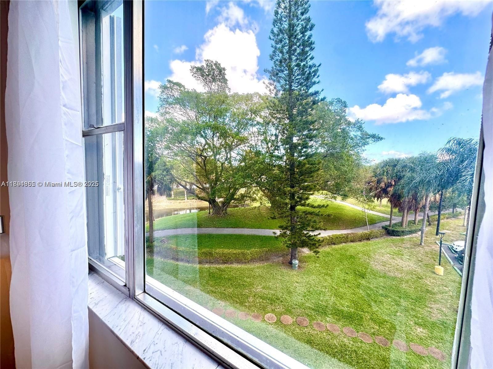 Real estate property located at 3850 Washington St #317, Broward, Hillcrest East No 27 Cond, Hollywood, FL