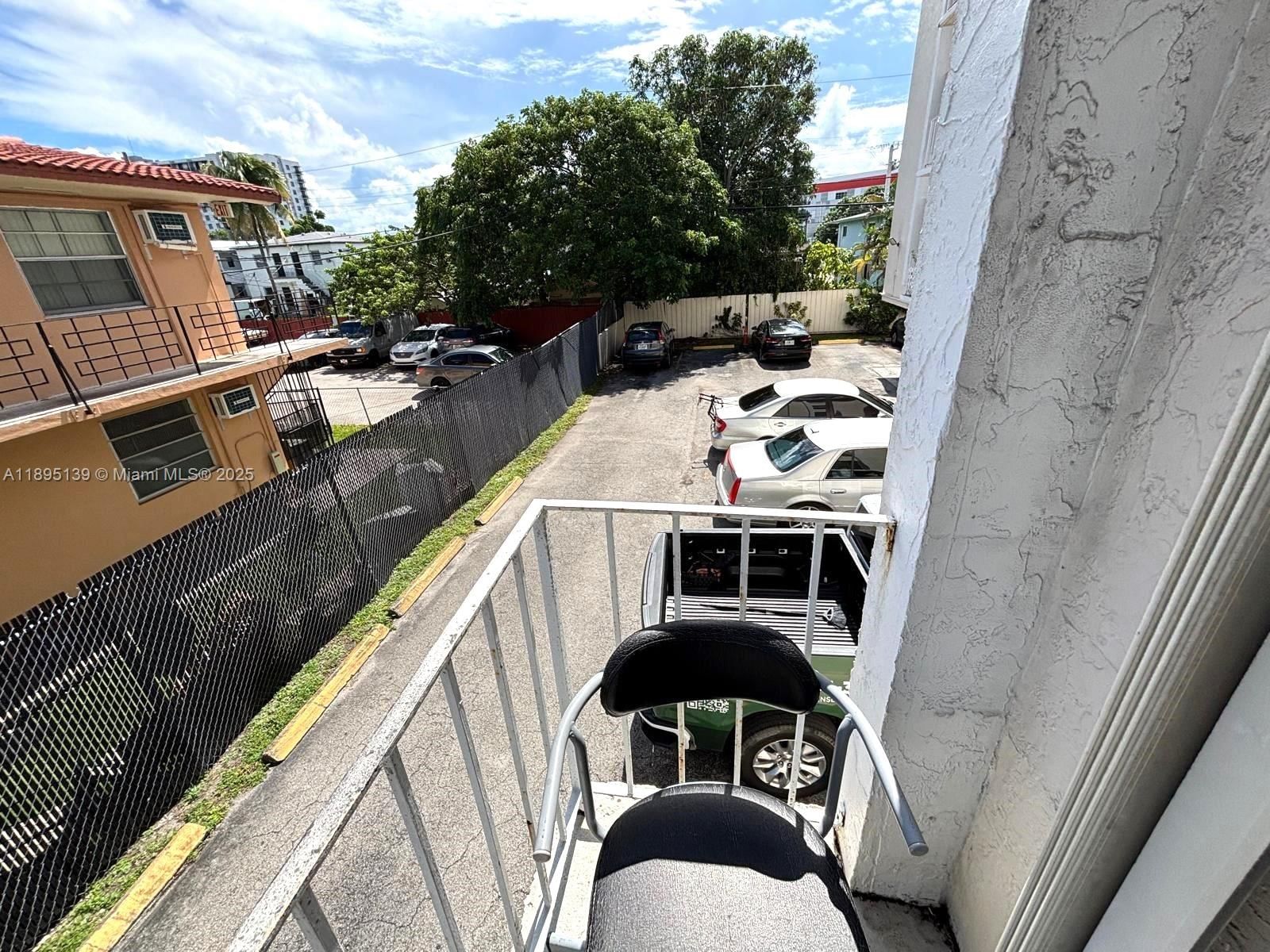 Real estate property located at 2138 6th St #201, Miami-dade, El Paraiso Condo, Miami, FL