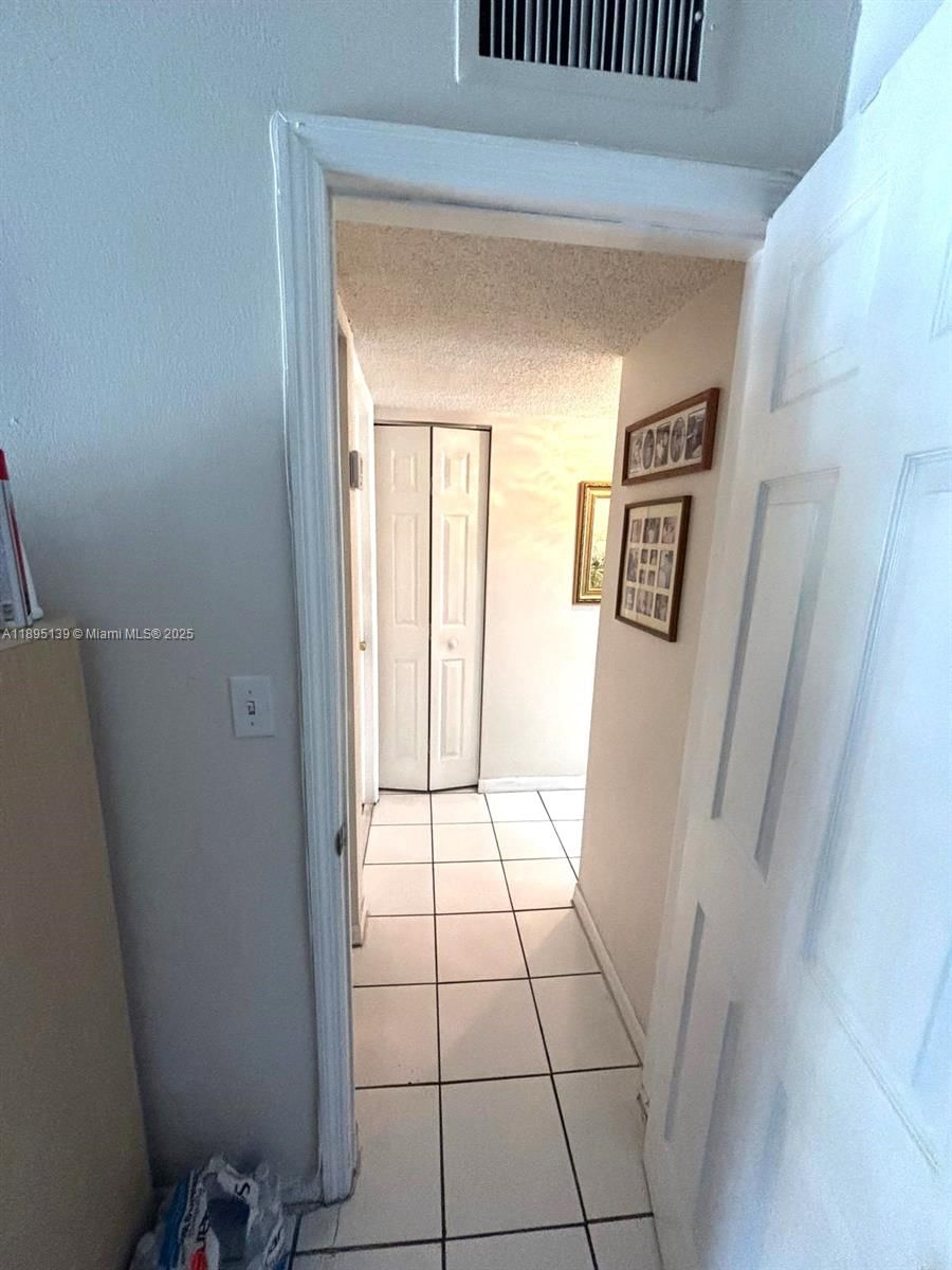 Real estate property located at 2138 6th St #201, Miami-dade, El Paraiso Condo, Miami, FL