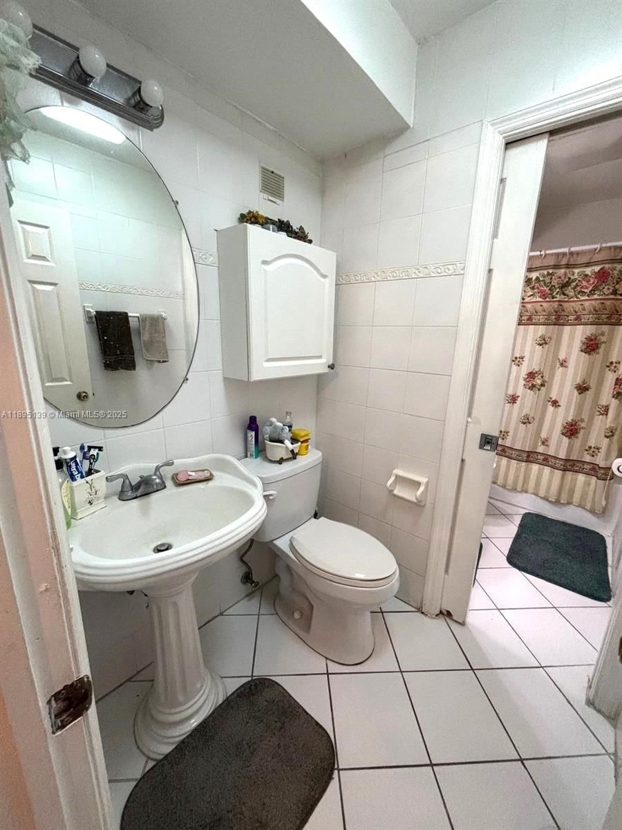 Real estate property located at 2138 6th St #201, Miami-dade, El Paraiso Condo, Miami, FL
