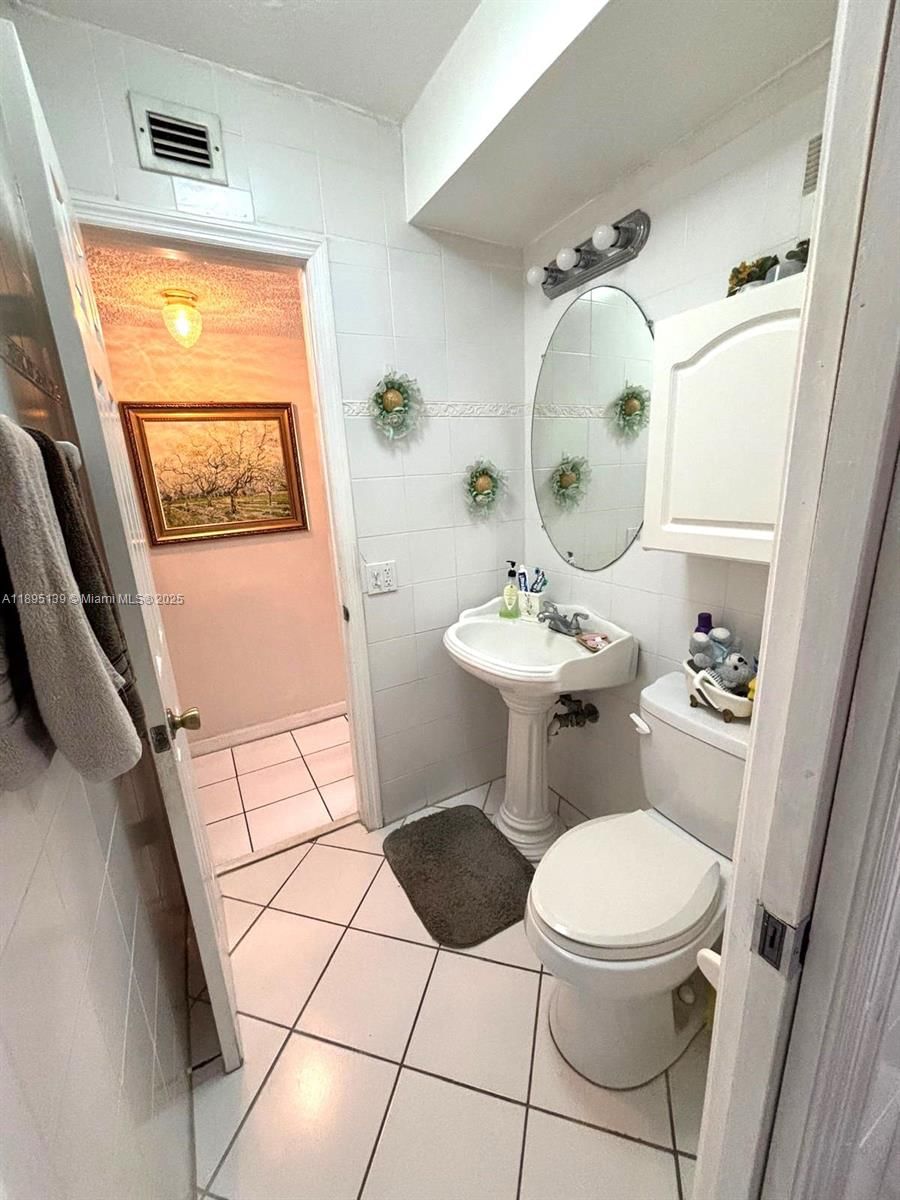 Real estate property located at 2138 6th St #201, Miami-dade, El Paraiso Condo, Miami, FL