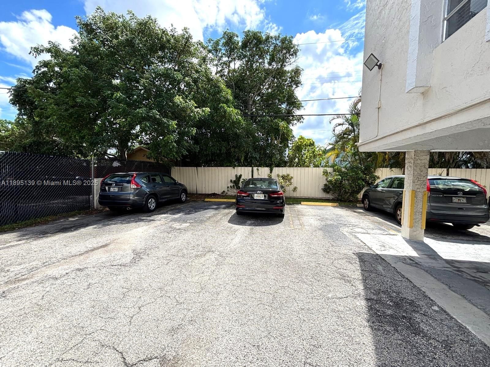 Real estate property located at 2138 6th St #201, Miami-dade, El Paraiso Condo, Miami, FL