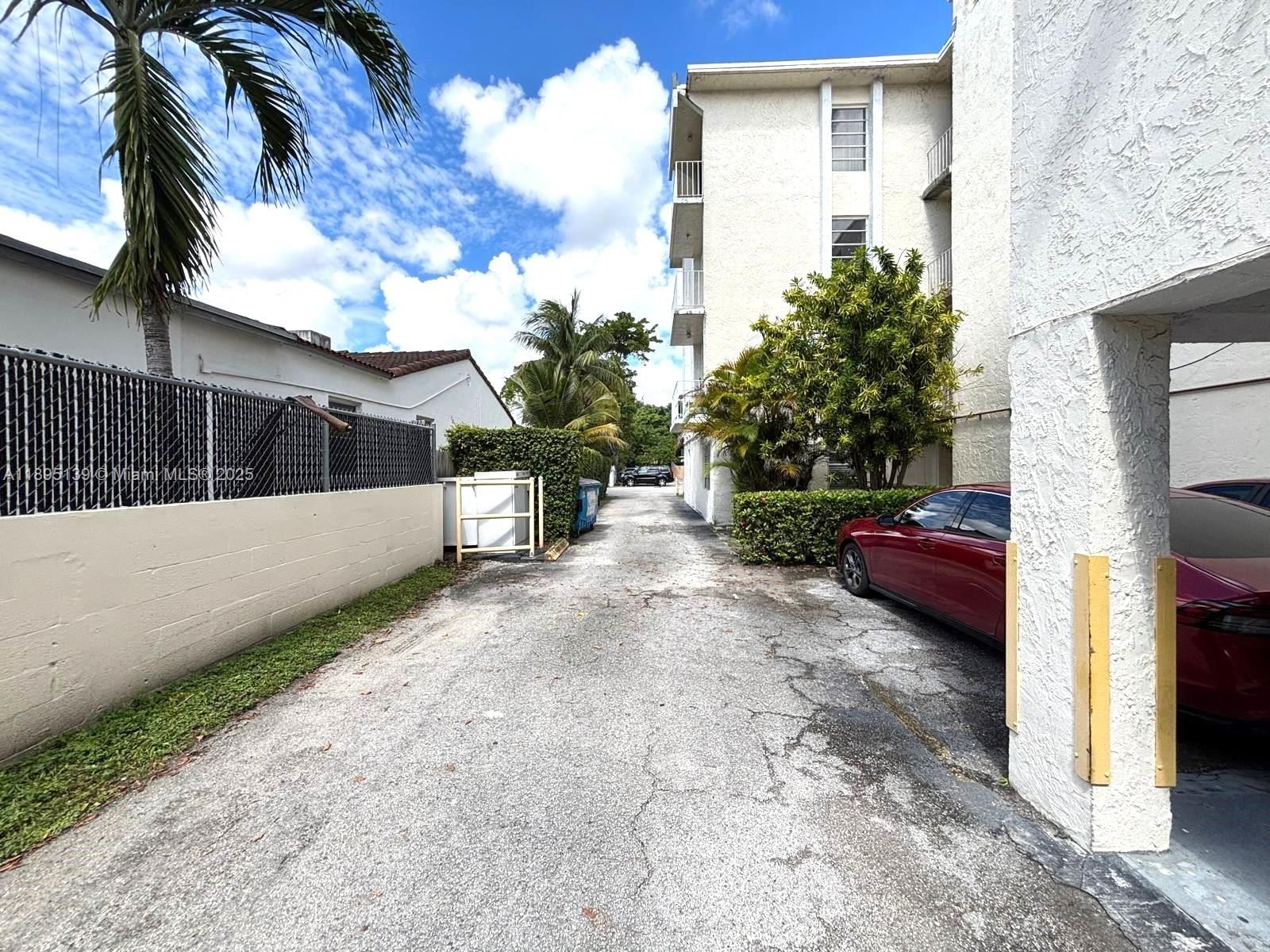 Real estate property located at 2138 6th St #201, Miami-dade, El Paraiso Condo, Miami, FL