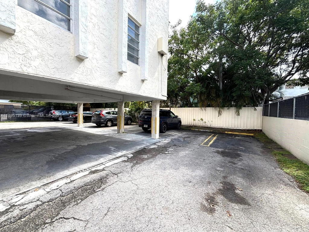 Real estate property located at 2138 6th St #201, Miami-dade, El Paraiso Condo, Miami, FL