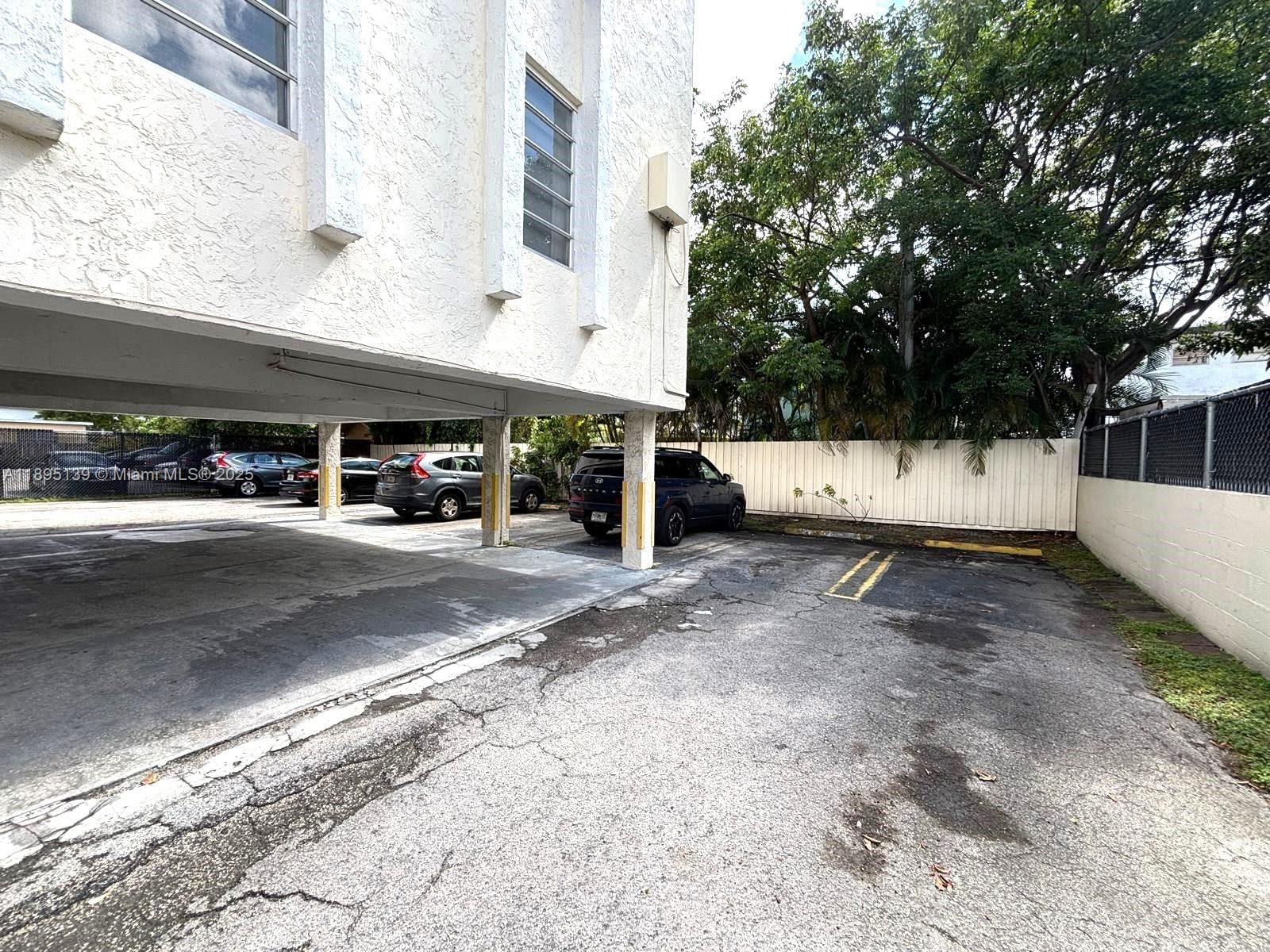 Real estate property located at 2138 6th St #201, Miami-dade, El Paraiso Condo, Miami, FL