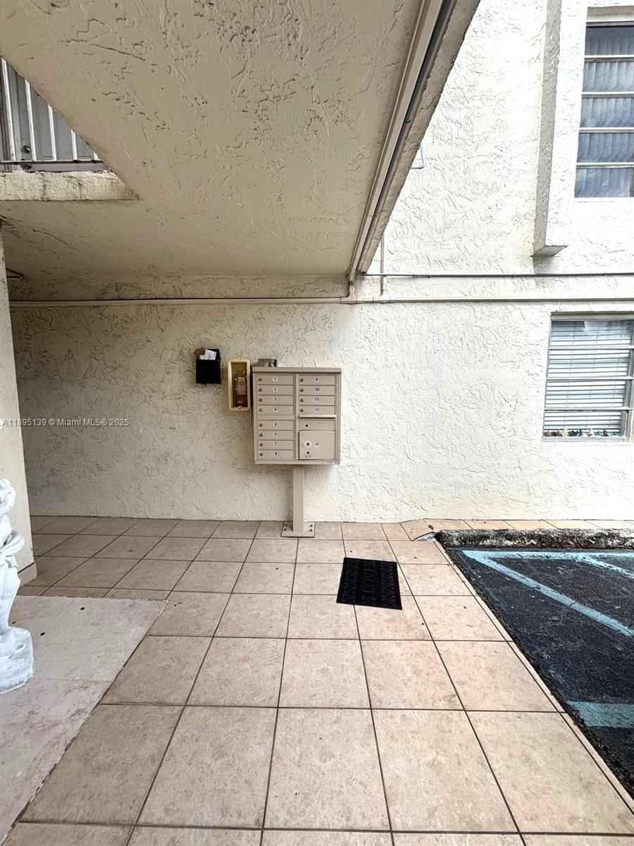 Real estate property located at 2138 6th St #201, Miami-dade, El Paraiso Condo, Miami, FL