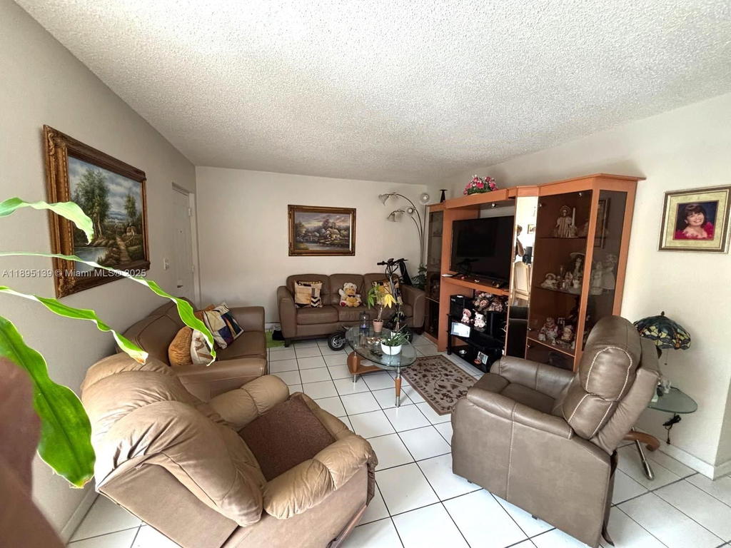 Real estate property located at 2138 6th St #201, Miami-dade, El Paraiso Condo, Miami, FL