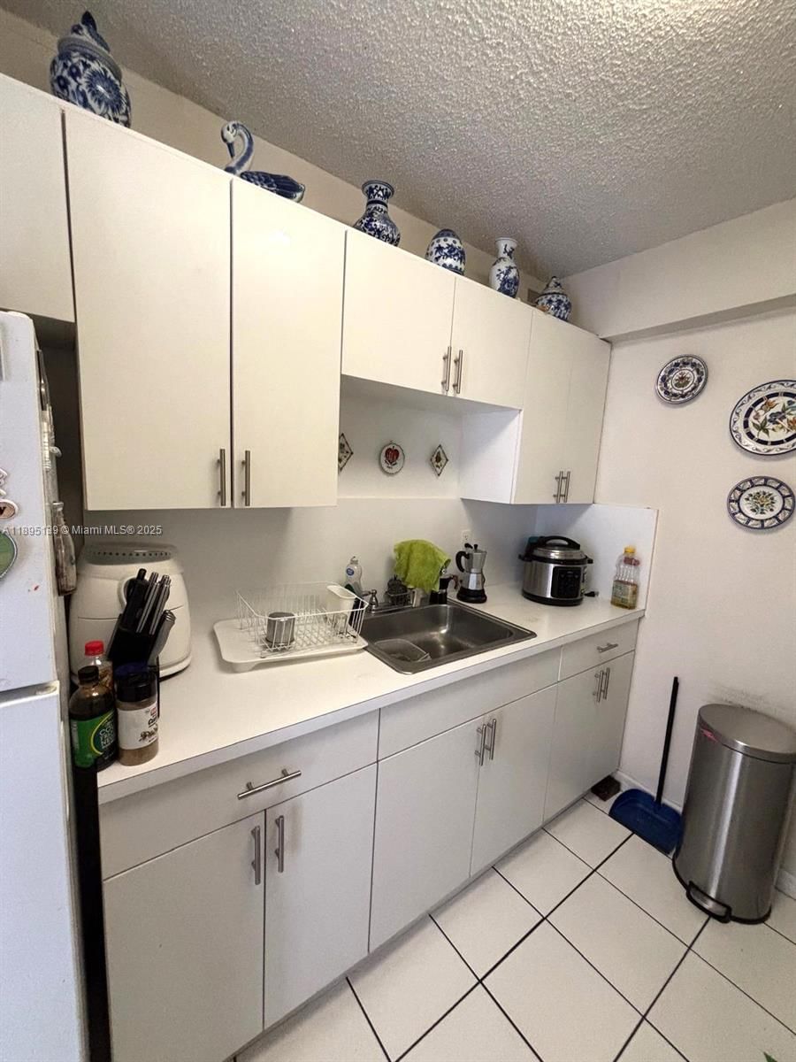 Real estate property located at 2138 6th St #201, Miami-dade, El Paraiso Condo, Miami, FL