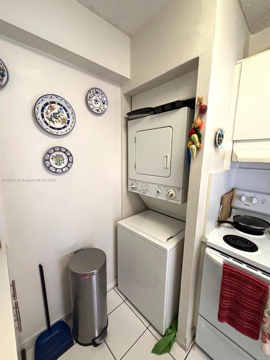 Real estate property located at 2138 6th St #201, Miami-dade, El Paraiso Condo, Miami, FL