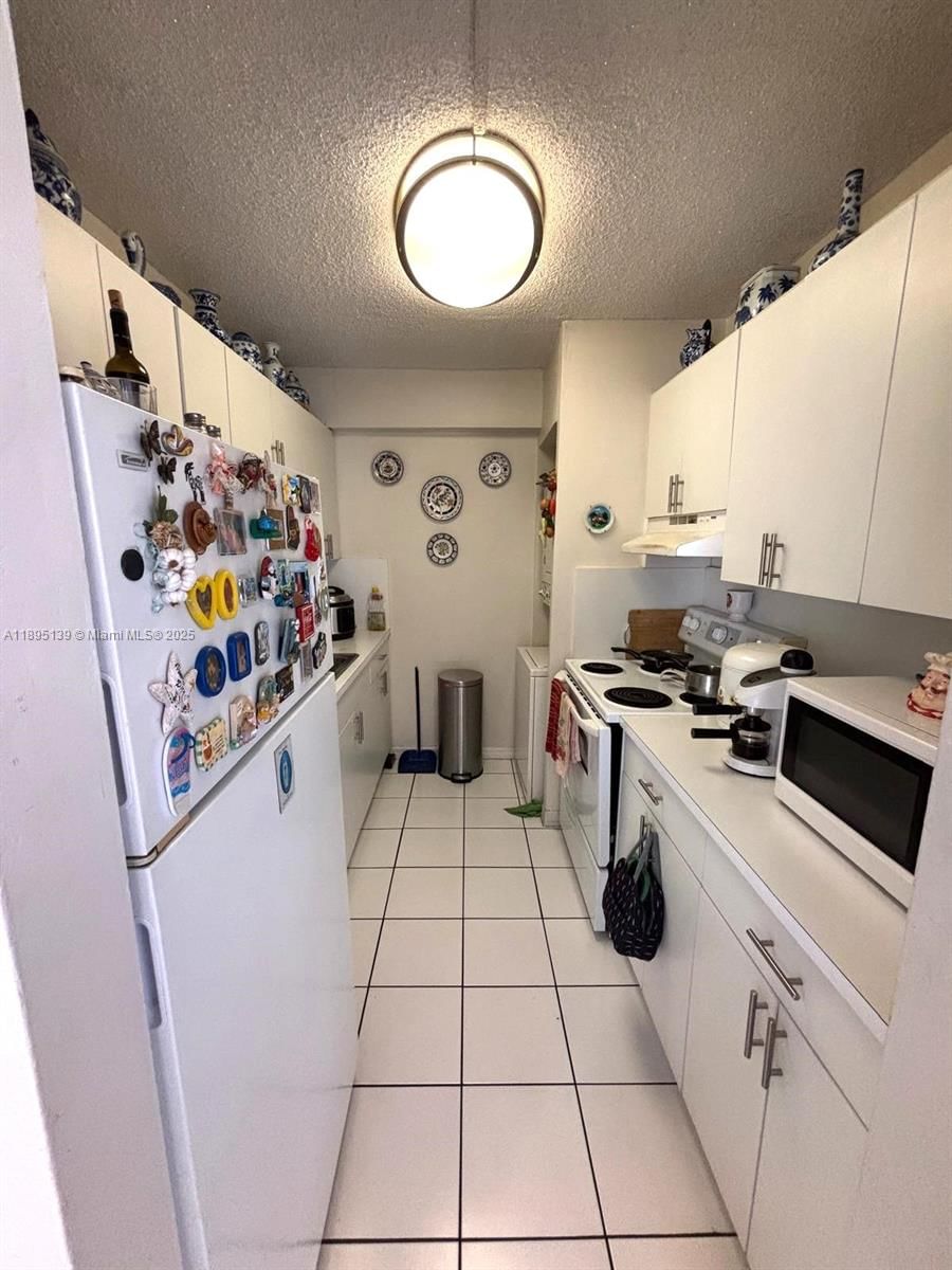 Real estate property located at 2138 6th St #201, Miami-dade, El Paraiso Condo, Miami, FL