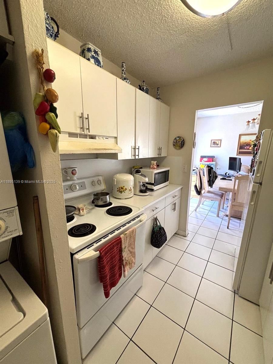 Real estate property located at 2138 6th St #201, Miami-dade, El Paraiso Condo, Miami, FL