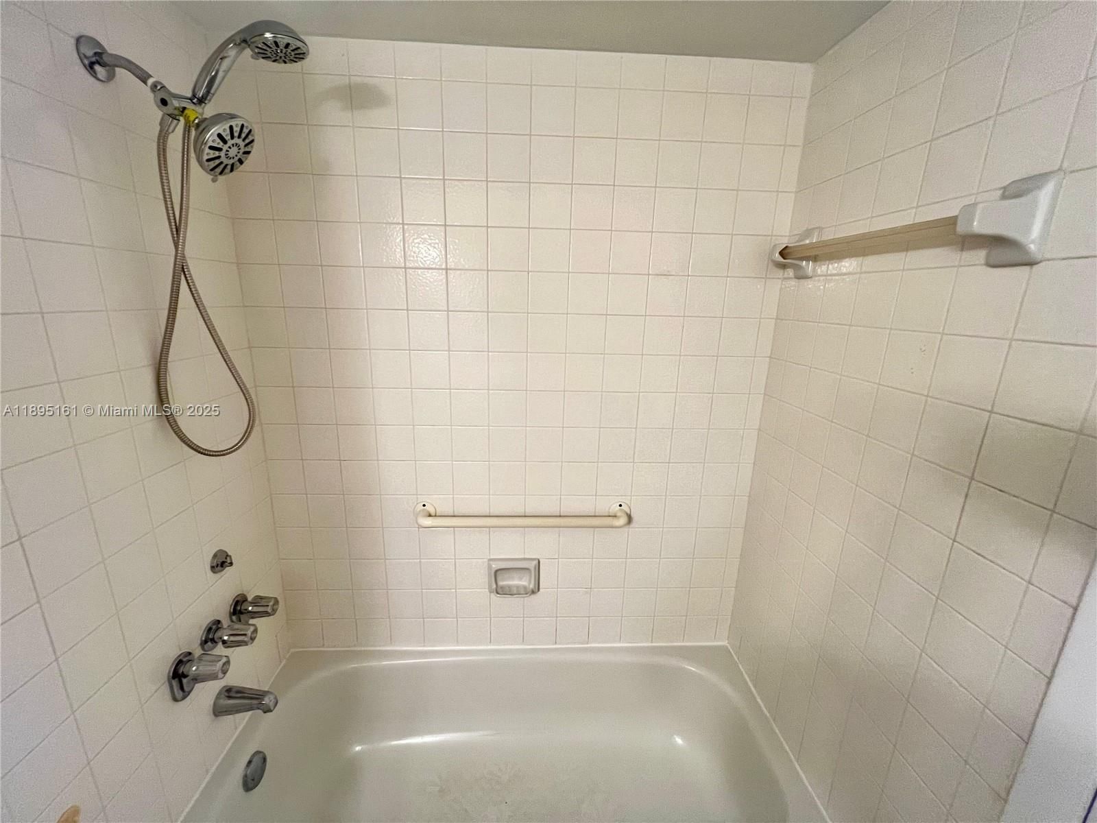 Real estate property located at 340 Pine Ridge Cir D-1, Palm Beach, Pine Ridge Iii Condo, Green Acres, FL