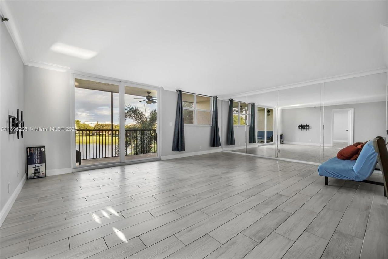 Real estate property located at 3300 Rolling Hills Cir #307, Broward, Rolling Hills Golf And, Davie, FL