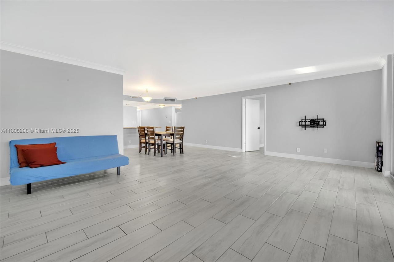 Real estate property located at 3300 Rolling Hills Cir #307, Broward, Rolling Hills Golf And, Davie, FL