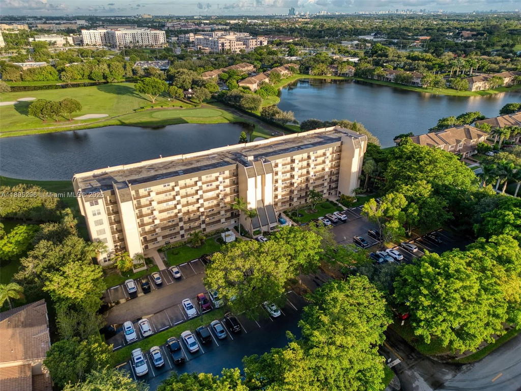 Real estate property located at 3300 Rolling Hills Cir #307, Broward, Rolling Hills Golf And, Davie, FL
