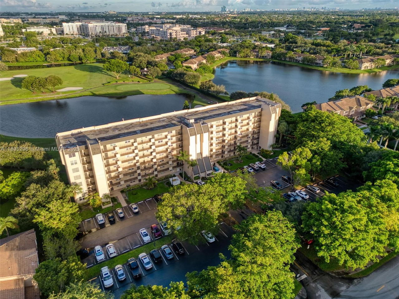 Real estate property located at 3300 Rolling Hills Cir #307, Broward, Rolling Hills Golf And, Davie, FL