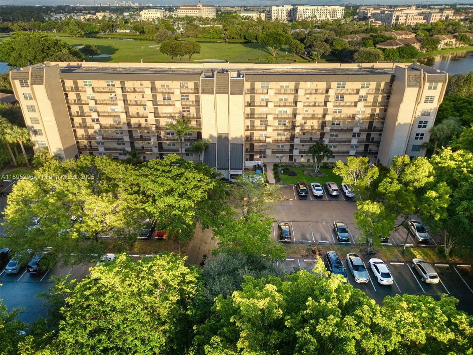 Real estate property located at 3300 Rolling Hills Cir #307, Broward, Rolling Hills Golf And, Davie, FL