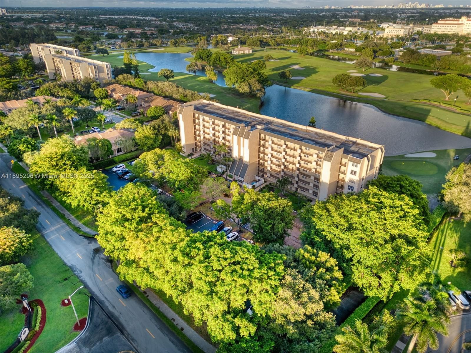 Real estate property located at 3300 Rolling Hills Cir #307, Broward, Rolling Hills Golf And, Davie, FL