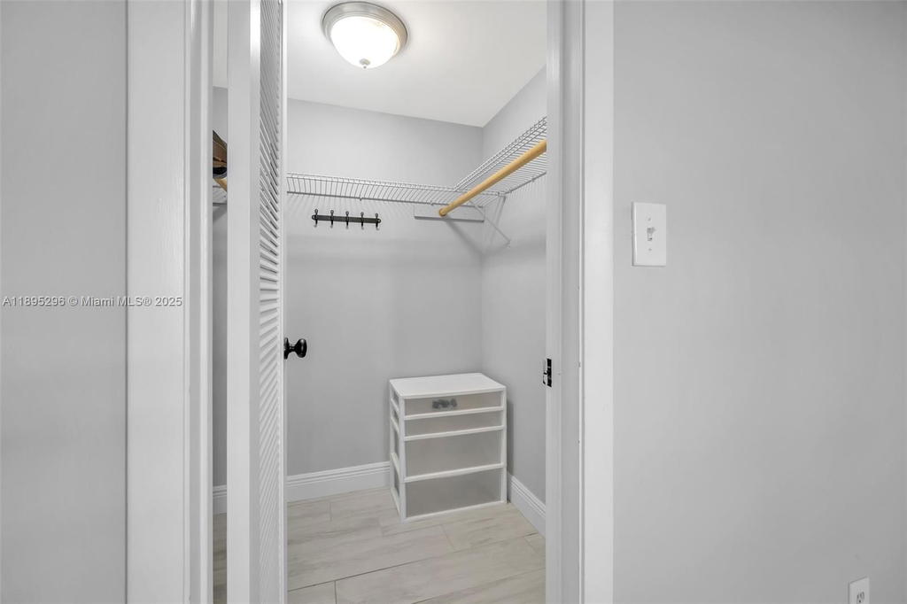 Real estate property located at 3300 Rolling Hills Cir #307, Broward, Rolling Hills Golf And, Davie, FL