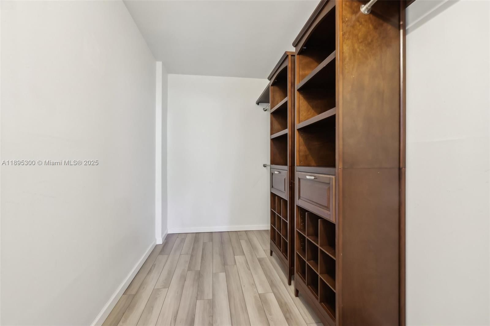 Real estate property located at 101 Royal Park Dr #1D, Broward, Royal Park Condo, Oakland Park, FL