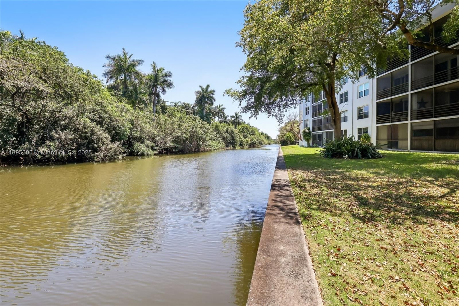 Real estate property located at 101 Royal Park Dr #1D, Broward, Royal Park Condo, Oakland Park, FL