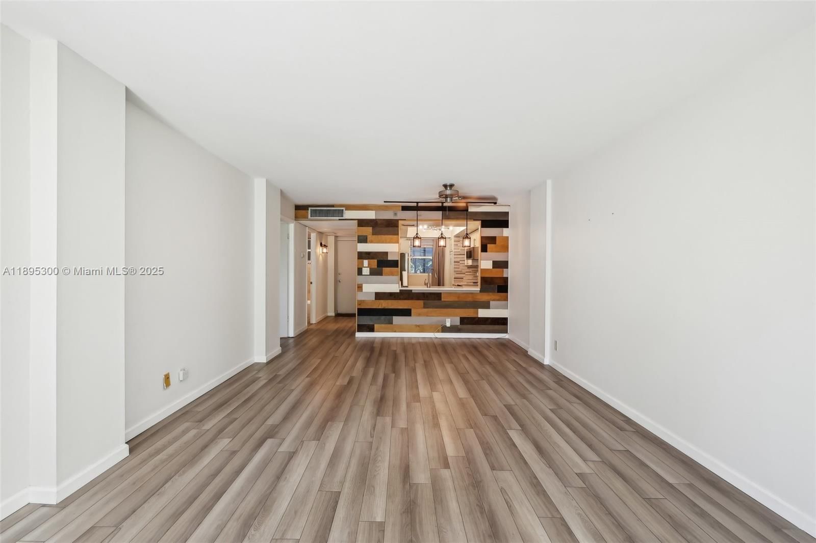 Real estate property located at 101 Royal Park Dr #1D, Broward, Royal Park Condo, Oakland Park, FL