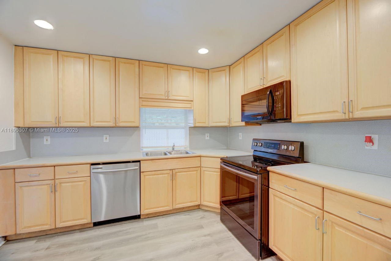 Real estate property located at 7720 15th St, Broward, Boulevard Heights Sec 8, Pembroke Pines, FL