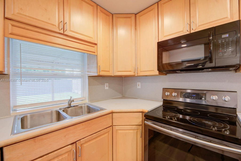 Real estate property located at 7720 15th St, Broward, Boulevard Heights Sec 8, Pembroke Pines, FL