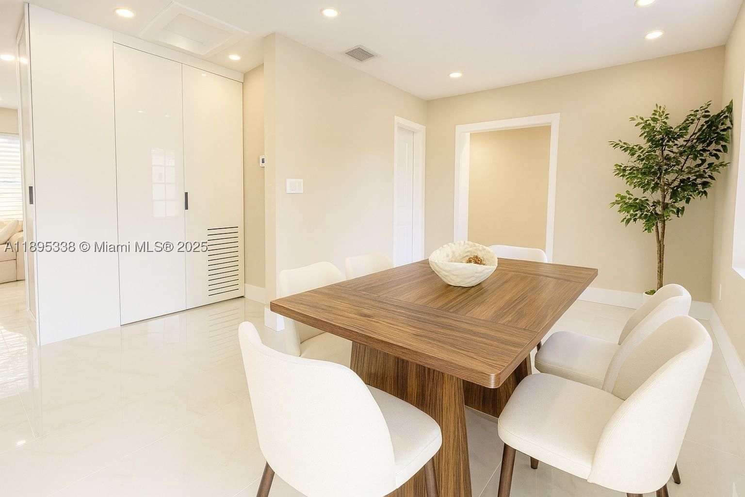 Real estate property located at 1399 38th St, Broward, Oakland Park, Oakland Park, FL