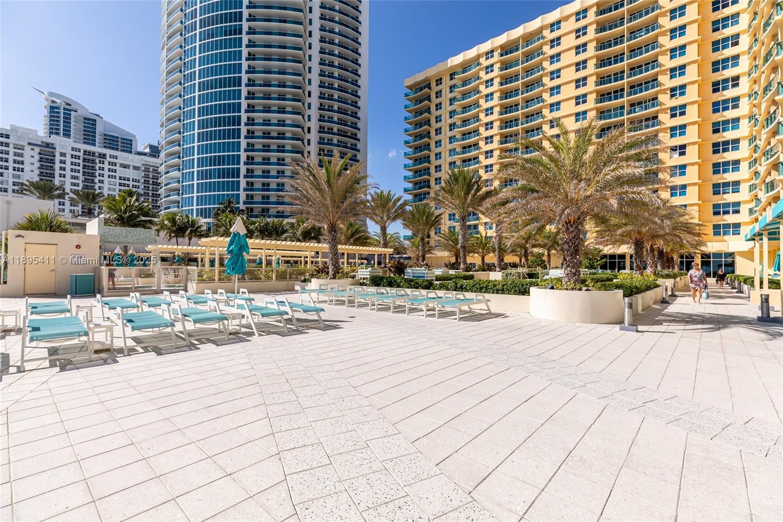 Real estate property located at 2501 Ocean Dr #439, Broward, Wave Condo, Hollywood, FL