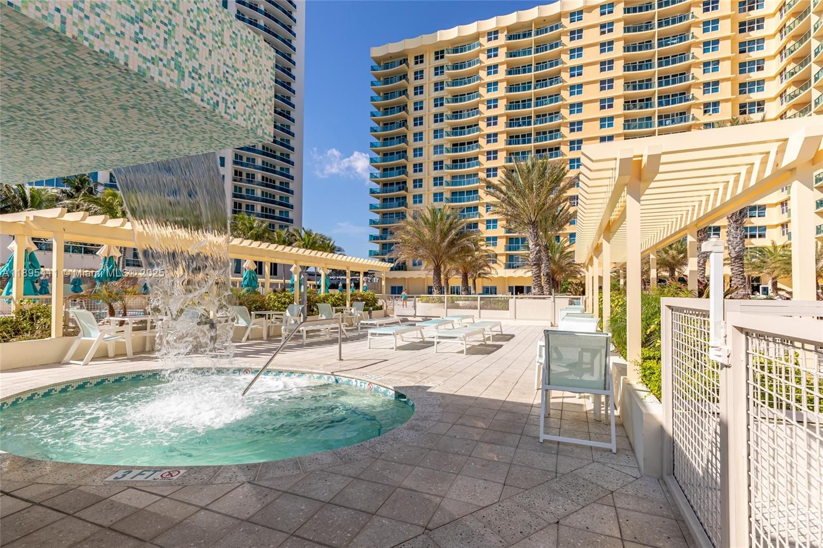 Real estate property located at 2501 Ocean Dr #439, Broward, Wave Condo, Hollywood, FL