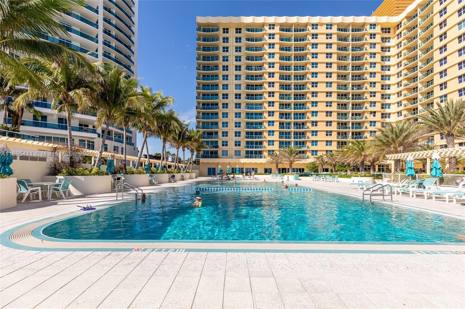 Real estate property located at 2501 Ocean Dr #439, Broward, Wave Condo, Hollywood, FL