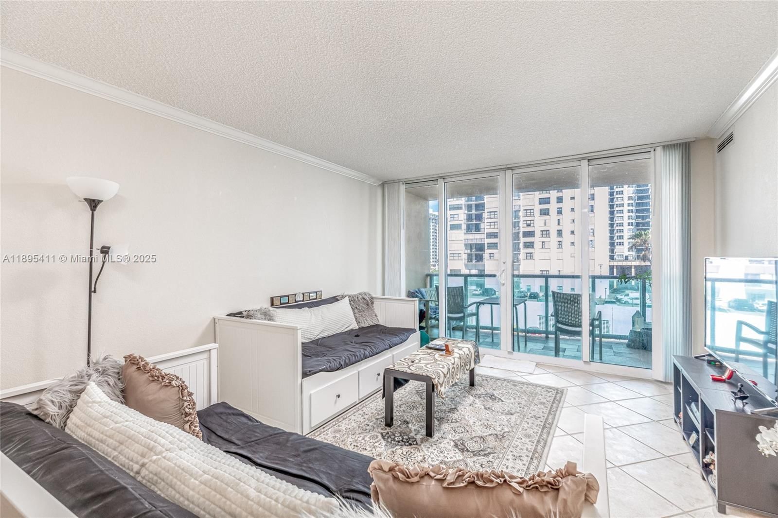 Real estate property located at 2501 Ocean Dr #439, Broward, Wave Condo, Hollywood, FL