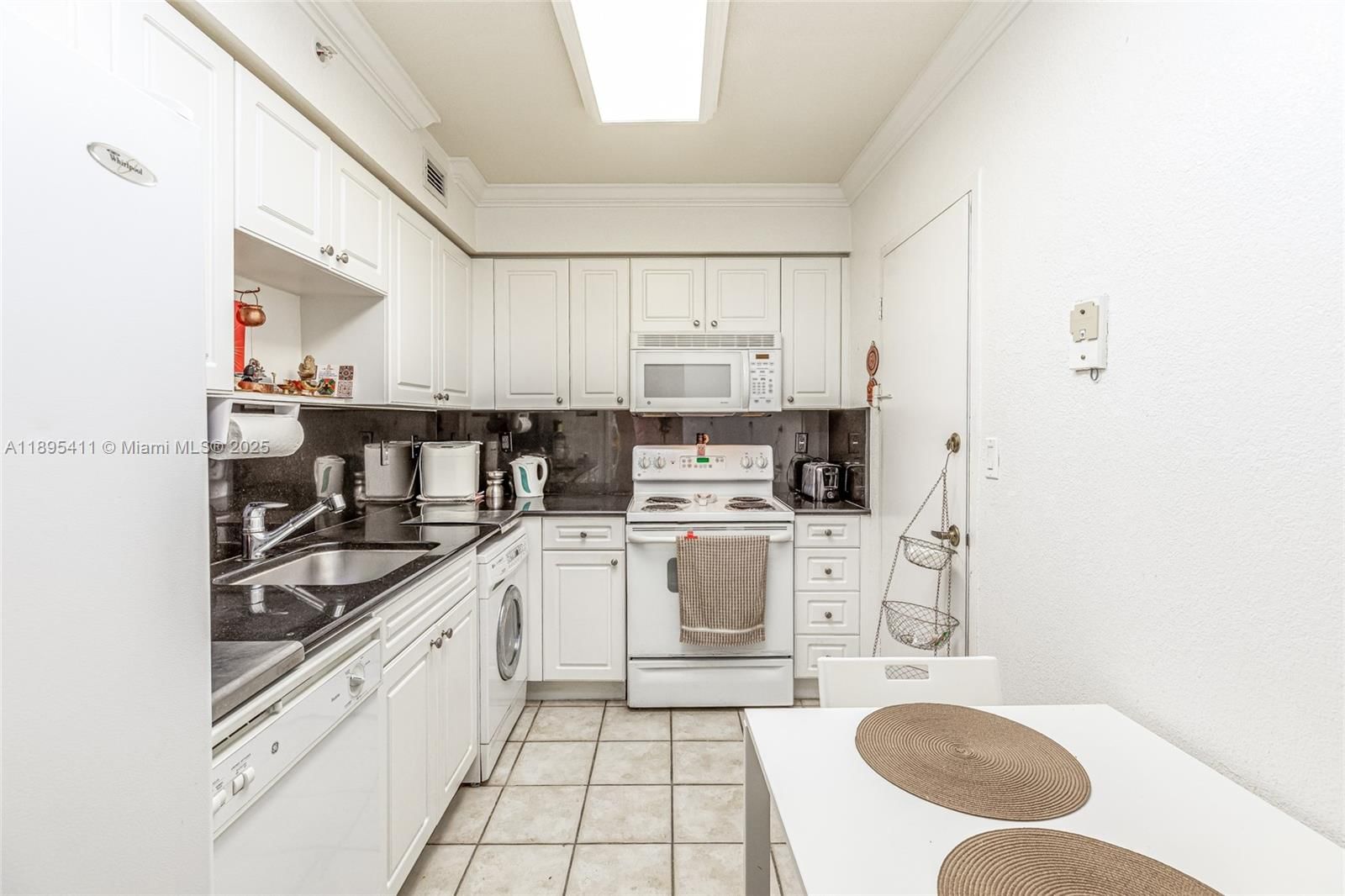 Real estate property located at 2501 Ocean Dr #439, Broward, Wave Condo, Hollywood, FL
